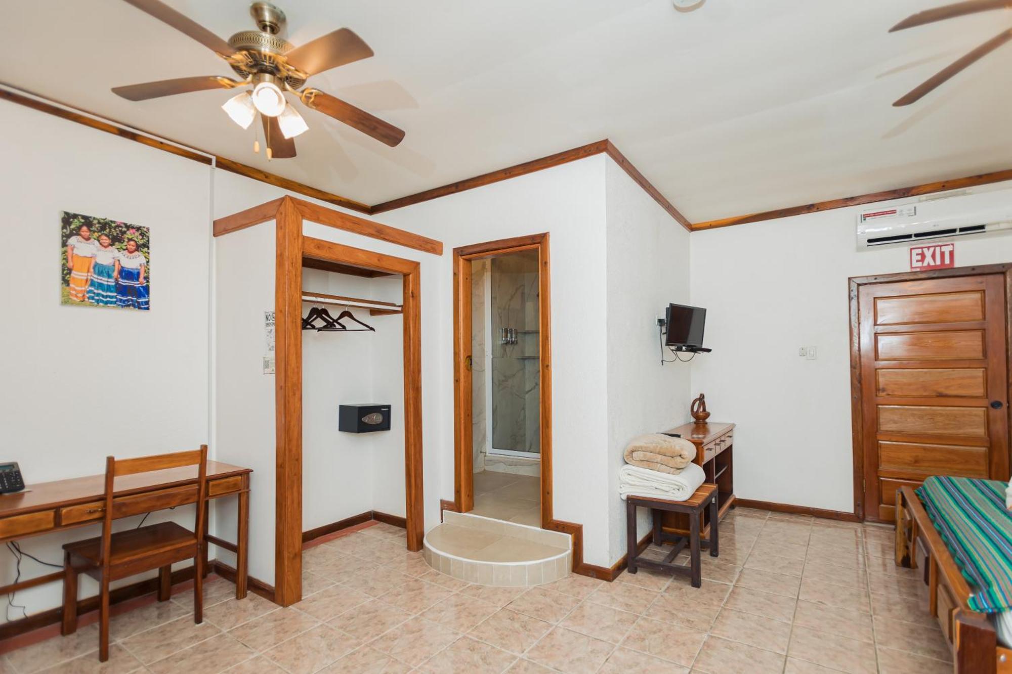 Falling Leaves Lodge San Ignacio Ngoại thất bức ảnh