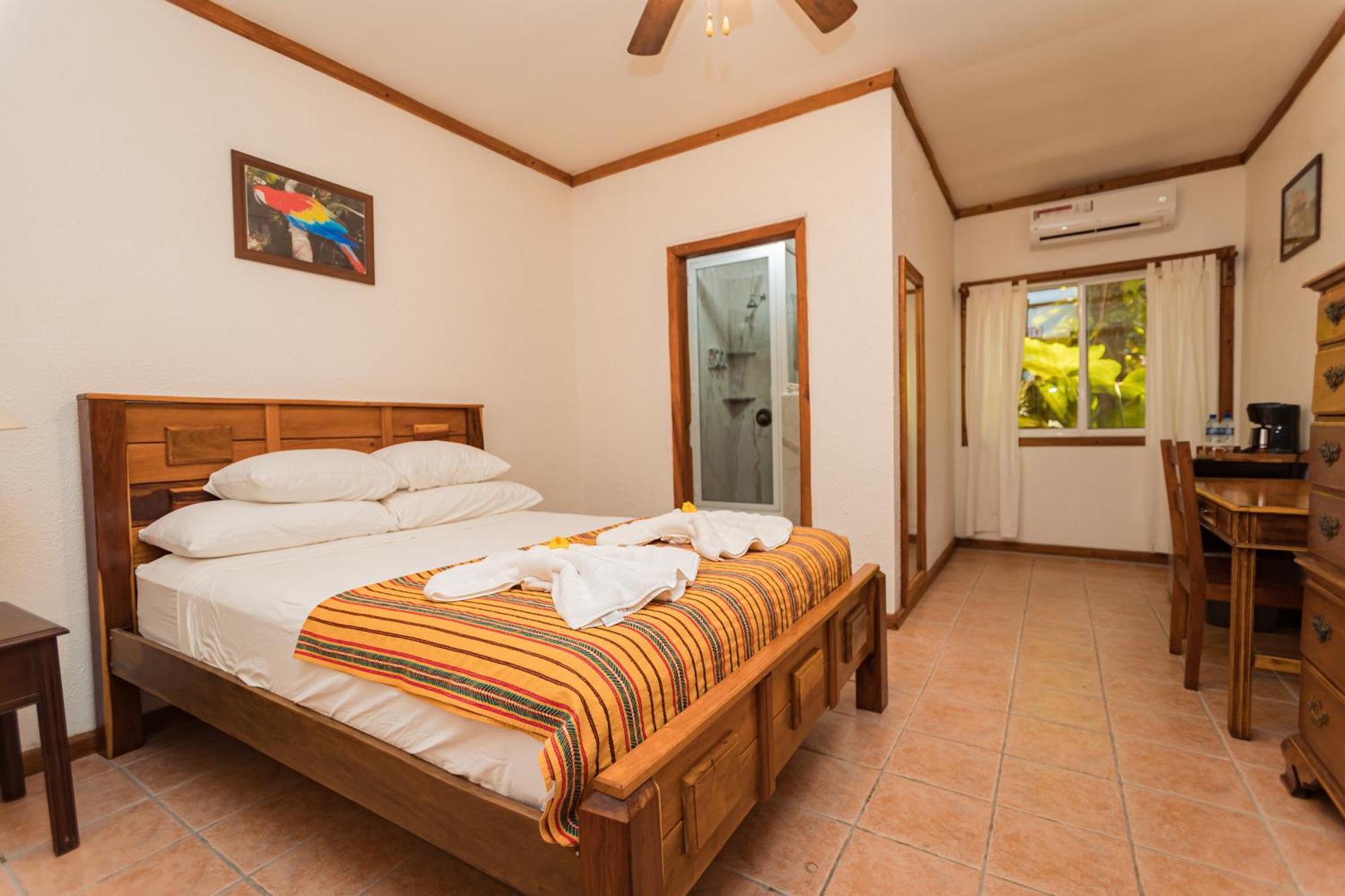 Falling Leaves Lodge San Ignacio Ngoại thất bức ảnh