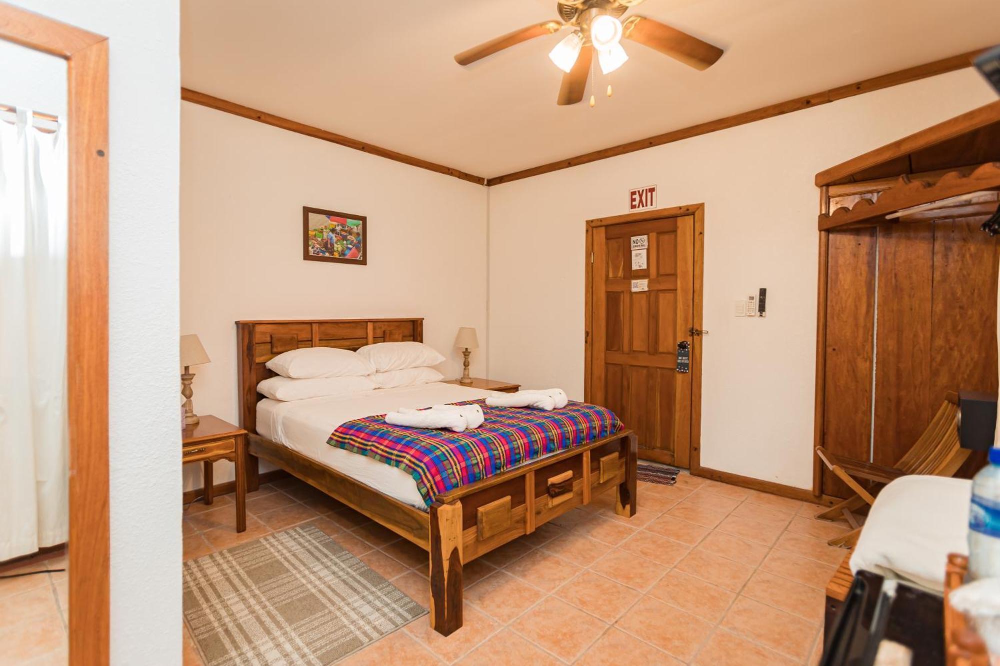 Falling Leaves Lodge San Ignacio Ngoại thất bức ảnh