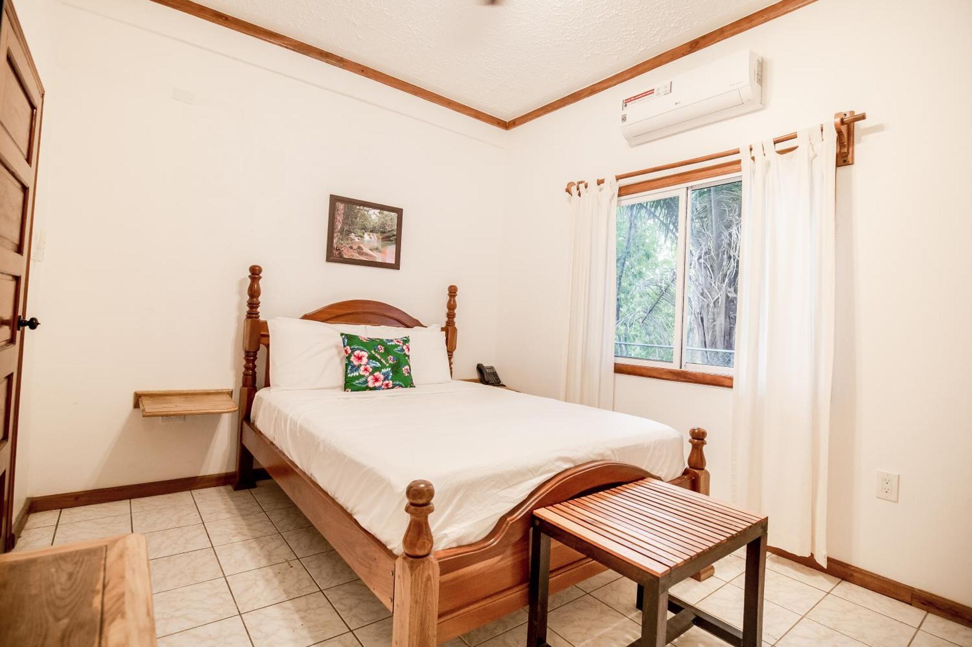 Falling Leaves Lodge San Ignacio Ngoại thất bức ảnh