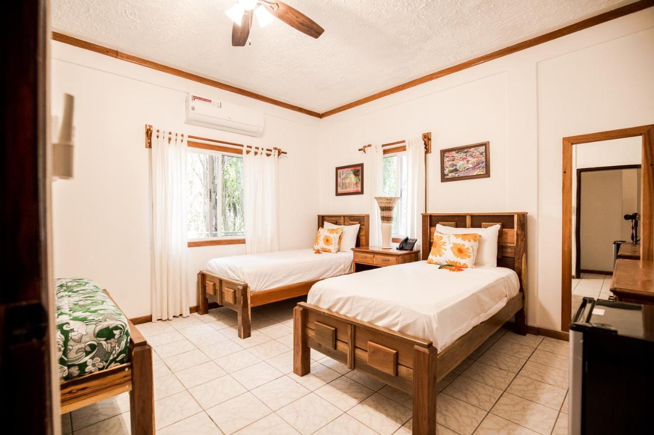 Falling Leaves Lodge San Ignacio Ngoại thất bức ảnh